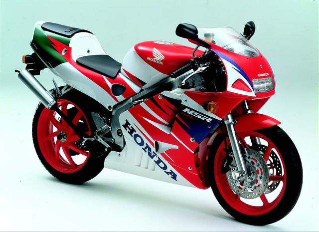 画像: ●水冷2ストクランクケースリードバルブV型2気筒●249cc●40PS/9000rpm●3.3kg-m/8500rpm●134kg●110/70R17・150/60R17(諸元はSTD)●68万円