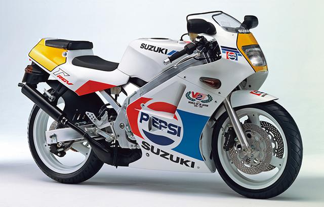 画像: RGV250Γ PEPSI VERSION(VJ21A)1989年6月中旬発売 58万8000円+消費税3%(当時)