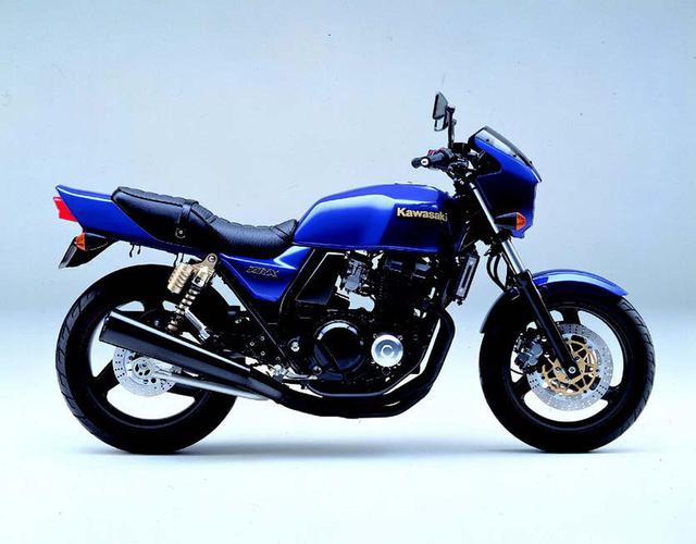 画像: ●水冷4ストDOHC4バルブ並列4気筒●399cc●53PS/11000rpm●3.8㎏-m/9000rpm●185㎏●110/80-17・150/70-18●59万9000円