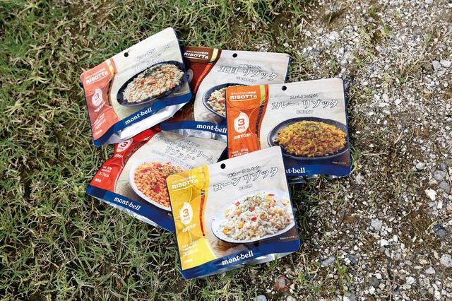 画像: 現在発売されているのは8種類。ガパオ、梅しそ、五目、コーン、カレー、ガーリックが390円(+税)、ベーコントマトクリーム、サーモンチーズが440円(+税)。