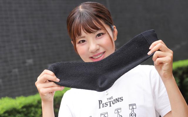 画像: 裏返せばこのように完全なドライ状態で、サラリとした感触のまま。ソックスの上部はリブ構造でフィット性も良好。