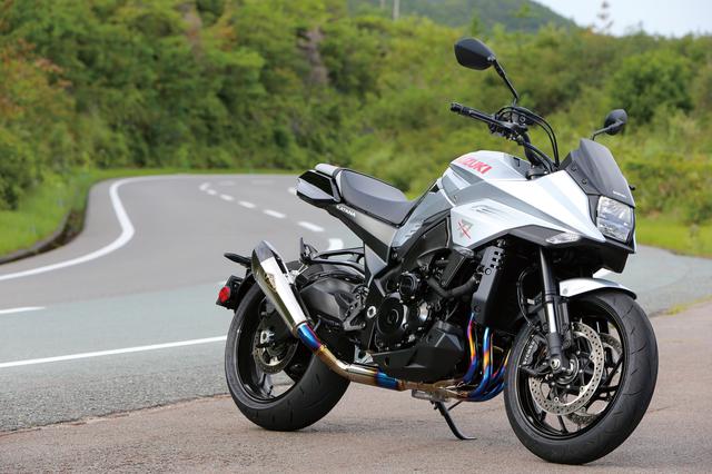 画像: ワイバン製品ではポピュラーな異型5角形のサイレンサーだが、新世代カタナの車体フォルムと不思議なほどマッチしている。マフラー重量はノーマルの約10㎏に対して4㎏と超軽量。