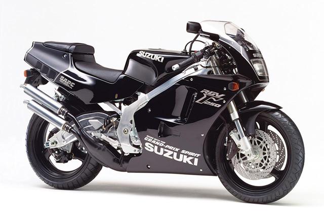 画像: RGV250Γ(VJ22A)1990年1月31日発売 60万9000円+消費税3%(当時)