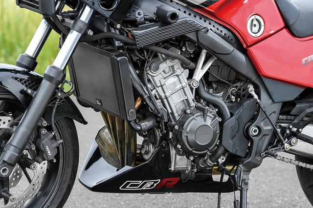 画像: エンジンやFIまわりはCBR650Fのノーマル。スペースの都合上エアクリーナーボックスが付かず、バザーズサブコンで燃調を補正した。