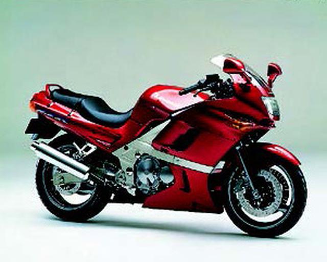 画像: ●水冷4ストDOHC4バルブ並列4気筒●399cc●53PS/11000rpm●3.8g-m/9000rpm●195㎏●120/60ZR17・160/60ZR17●67万9000円