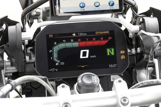 画像: フルカラー6.5インチのTFT液晶モニターを用いたメーターパネルは全車標準装備。デジタル表示のスピード、バーグラフ表示のタコメーターなど基本情報を表示するモードは視認性を重視したデザイン。