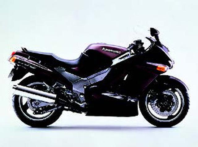画像: ●水冷4ストDOHC4バルブ並列4気筒●1052㏄●147PS/10500rpm●11.2㎏-m/8500rpm●233㎏●120/70R17・180/55R17●輸出車