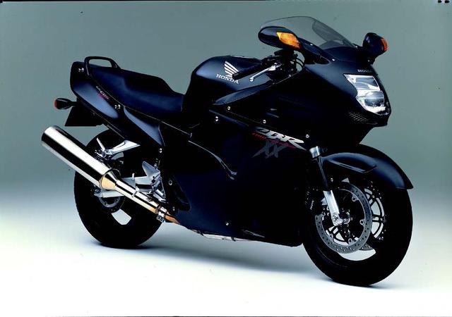 画像: ●水冷4ストDOHC4バルブ並列4気筒●1137cc●100PS/8500rpm●10.0kg-m/6500rpm●225kg●120/70ZR17・180/55ZR17●110万円