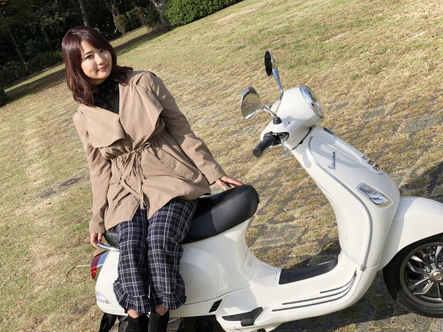 画像: ーースクーターの試乗は結構珍しいよね。Vespaに乗るのは初めて?