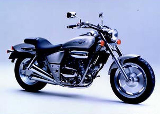 画像: ●水冷4ストDOHC4バルブV型2気筒●249cc●27PS/10000rpm●2.3kg-m/7500rpm●172kg●120/80-17・150/80-15●54万5000円