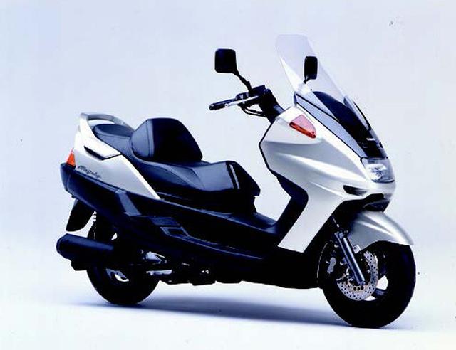 画像: ●水冷4ストOHC2バルブ単気筒●249cc●21PS/6500rpm●2.4kg-m/5500rpm●147kg●110/90-12・130/70-12●47万9000円