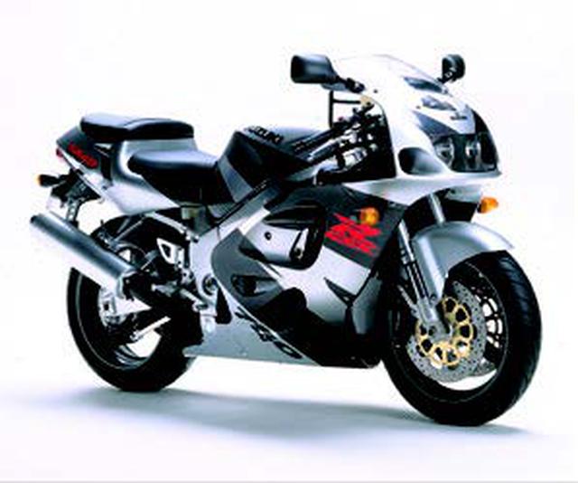 画像: ●水冷4ストDOHC4バルブ並列4気筒●749cc●128PS/12000rpm●8.2kg-m/10000rpm●179kg●120/70ZR17・190/50ZR17●輸出車