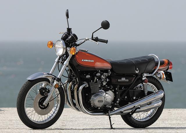 画像: カワサキ900SUPER4 流れるような気品のあるスタイリングと、ゼロヨン加速12秒フラット、最高速度200㎞/hオーバーをマークする傑出した動力性能、そのパワーを不安なく楽しめる卓越した操縦安定性、クセのない素直なコーナリング性能で、輸出開始と同時に爆発的にヒット。世界中にZ1ブームを巻き起こす。