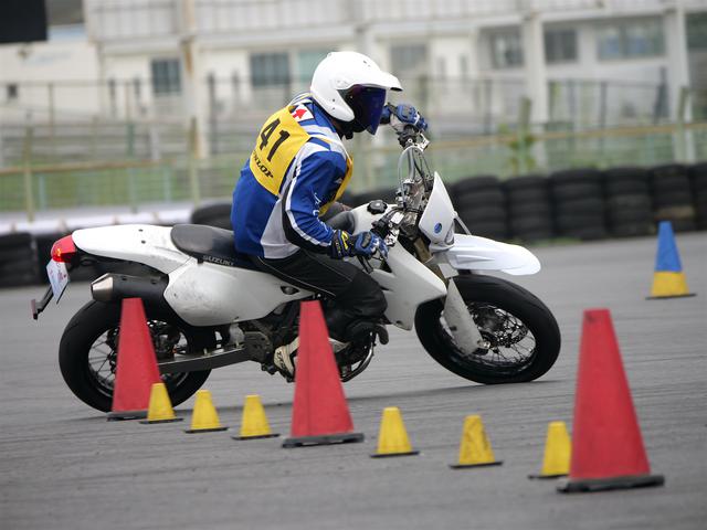 画像: 現在のジムカーナ人気マシントップ3、3番目はDR-Z400SMで、1戦平均約10台が走っている。VTR250、NSR250R、DR-Zの3車種で全エントリーの1/3を占める。