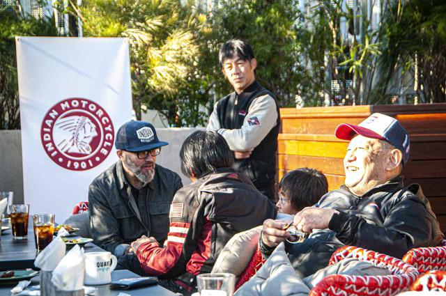 画像: 会場で初めて会っても会話が弾むのは同じバイクに乗っている良さですね。