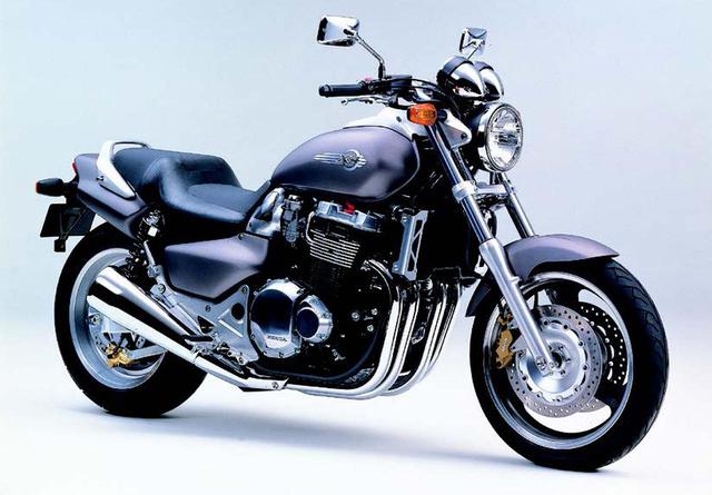 画像: ●水冷4ストDOHC4バルブ並列4気筒●1284cc●100PS/6500rpm●12.3kg-m/5000rpm●249kg●120/70R18・190/60R17●89万円