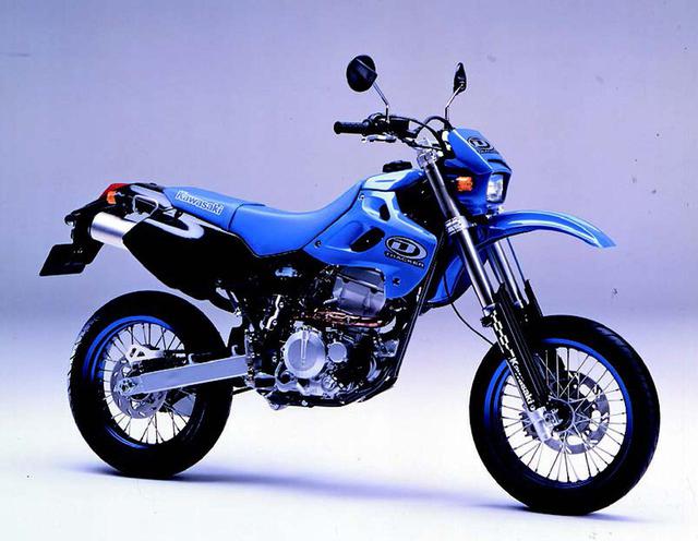 画像: ●水冷4ストDOHC4バルブ単気筒●249cc●30PS/8500rpm●2.6kg-m/7500rpm●118kg●110/70-17・130/7017●46万9000円