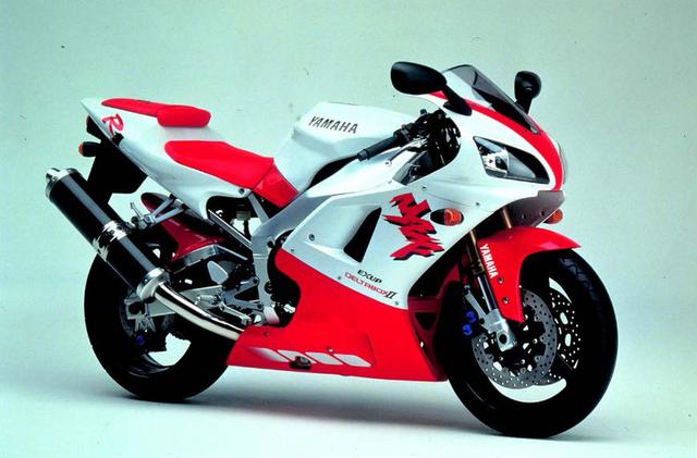 画像: ●水冷4ストDOHC5バルブ並列4気筒●998cc●150PS/10000rpm●11.0kg-m/8500rpm●177kg●120/70ZR17・190/50ZR17●輸出車