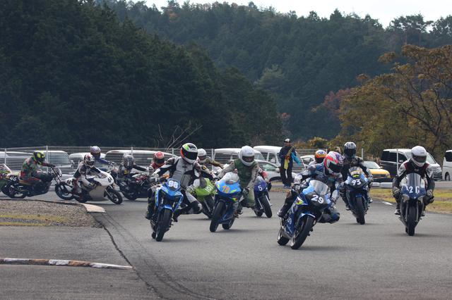 画像: 17インチも12インチも、2ストも4ストもいます! 大混戦で楽しそう♪