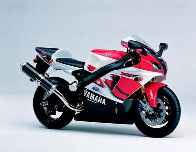 画像: ●水冷4ストDOHC5バルブ並列4気筒●749cc●106PS/11000rpm●7.4kg-m/9000rpm●176kg●120/70ZR17・180/55ZR17●輸出車