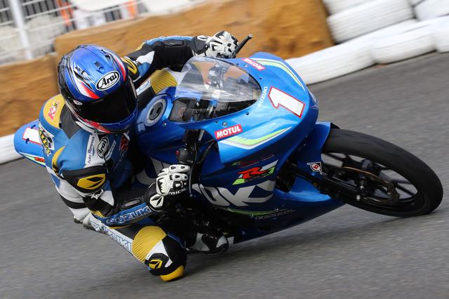 画像: 北川さん、やっぱこのカラーリングが似合う! 「GSX-R125、めっちゃ面白いね!練習になる」(北川)