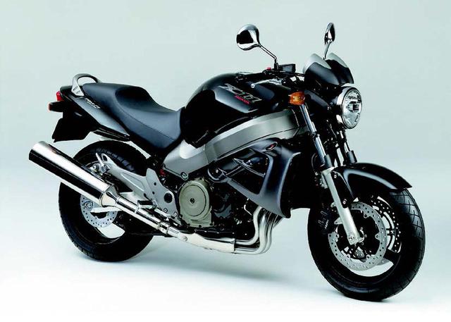画像: ●水冷4ストDOHC4バルブ並列4気筒●1137cc●100PS/8500rpm●10.0kg-m/6500rpm●221kg●120/70ZR17・180/55ZR17●92万円