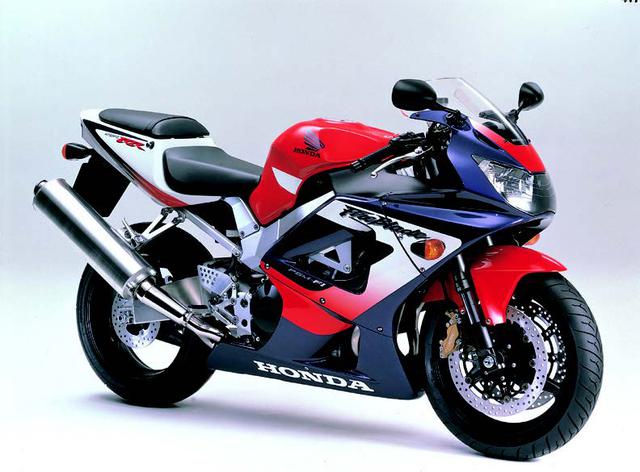 画像: ●水冷4ストDOHC4バルブ並列4気筒●929cc●152PS/11000rpm●10.5kg-m/9000rpm●170kg●120/70ZR17・190/50ZR17●輸出車