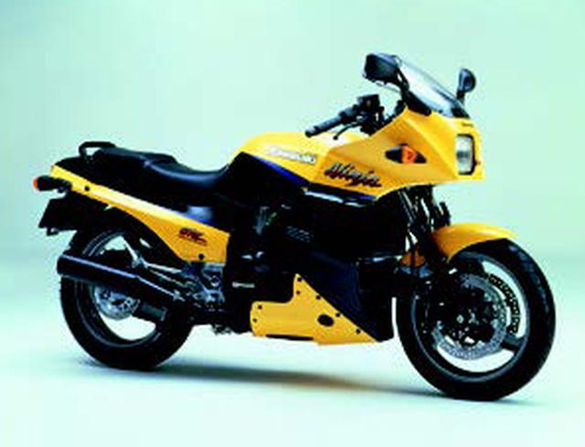画像: ●水冷4ストDOHC4バルブ並列4気筒●908cc●108PS/9500rpm●8.5kg-m/8500rpm●234kg●120/70ZR17・150/70ZR18●輸出車