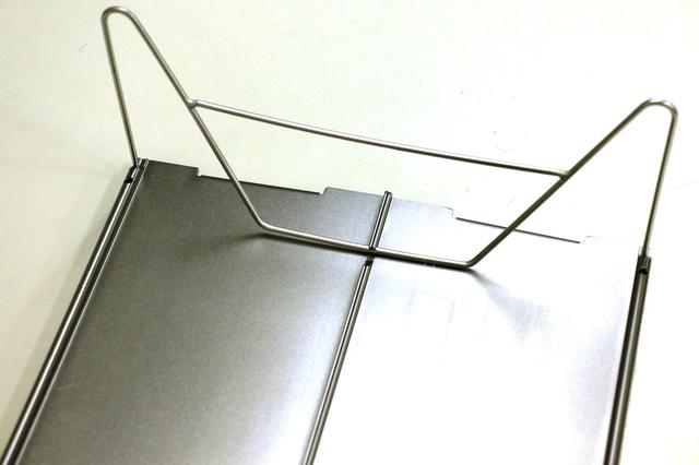 画像: 手で組み立てます。組み立て時間は1分ほど。