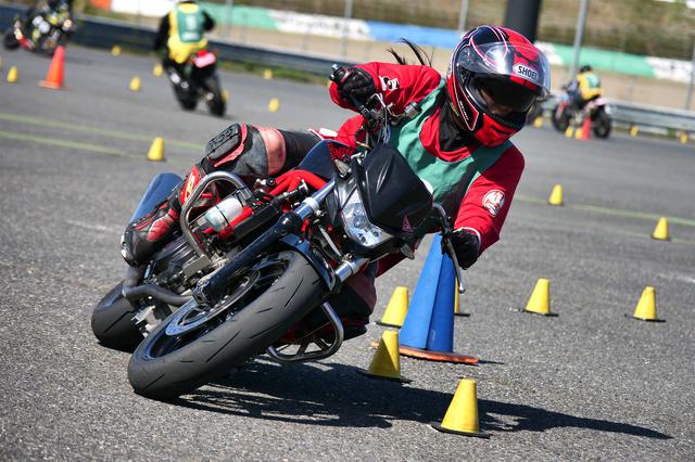 画像: 優秀女性選手・C1級 本間君枝選手&VTR250