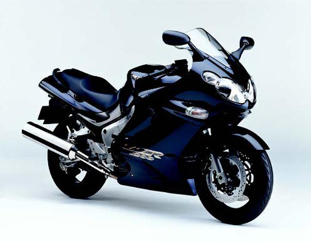 画像: ●水冷4ストDOHC4バルブ並列4気筒●1164cc●152PS/9800pm●12.6kg-m/8200rpm●236kg●120/70ZR17・180/55ZR17●輸出車