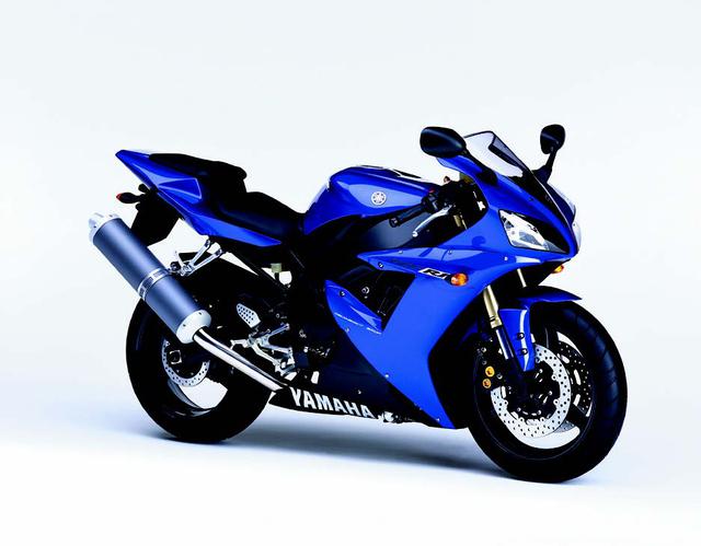 画像: ●水冷4ストDOHC5バルブ並列4気筒●998cc●152PS/10500rpm●10.7kg-m/8500rpm●174kg●120/70ZR17・190/50ZR17●輸出車