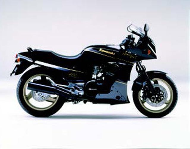画像: ●水冷4ストDOHC4バルブ並列4気筒●908cc●108PS/9500rpm●8.5kg-m/8500rpm●234kg●120/70ZR17・150/70ZR18●輸出車