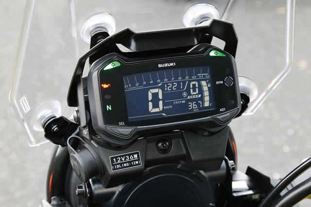 画像: 大型の液晶パネルを使用した多機能メーターは、速度計、回転計など9つの機能を備える。サイドには各種インジケーターも装備する。