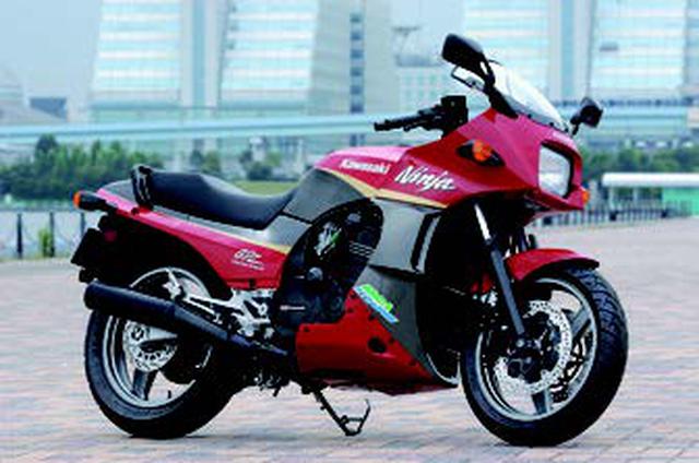 画像: ●水冷4ストDOHC4バルブ並列4気筒●908cc●108PS/9500rpm●8.5kg-m/8500rpm●234kg●120/70ZR17・150/70ZR18●輸出車