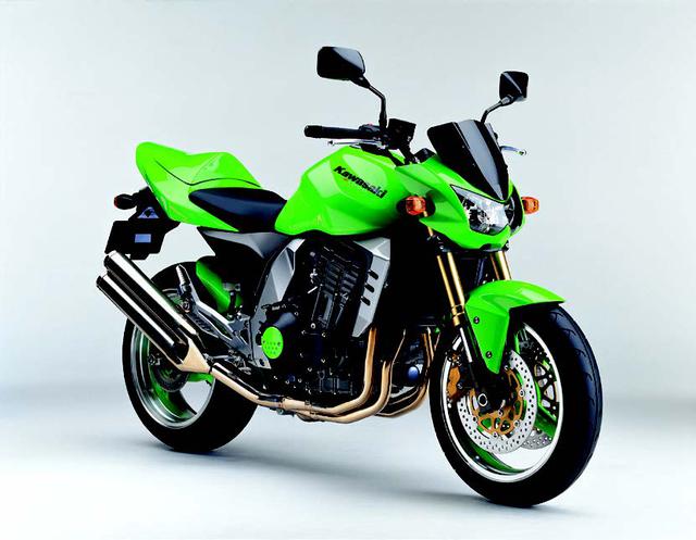 画像: ●水冷4ストDOHC4バルブ並列4気筒●953cc●127PS/10000rpm●9.7kg-m/8000rpm●198kg●120/70ZR17・190/50ZR17●輸出車