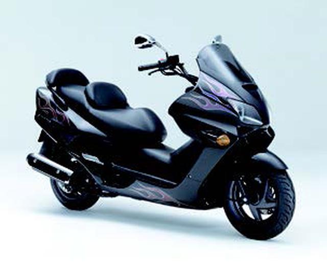 画像: ●水冷4ストOHC2バルブ単気筒●249cc●22PS/7000rpm●2.4kg-m/5500rpm●172kg●110/90-13・130/70-12●58万9000円