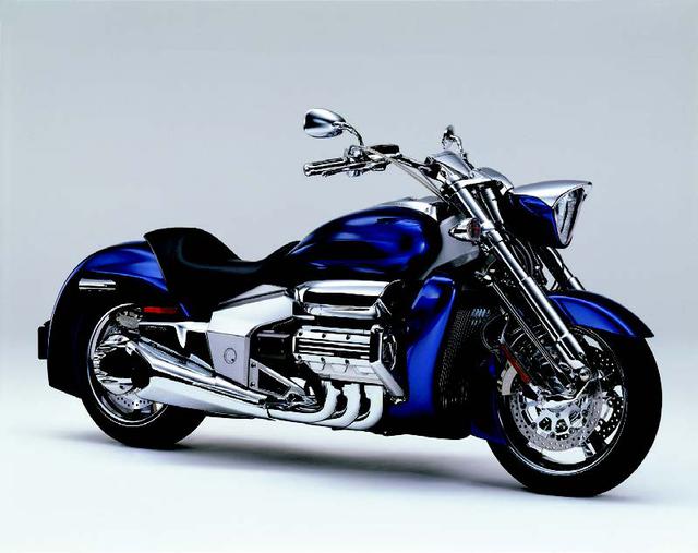 画像: ●水冷4ストOHC2バルブ水平対抗6気筒●1832cc●NA●NA●360kg●150/80R18・180/55R17●輸出車