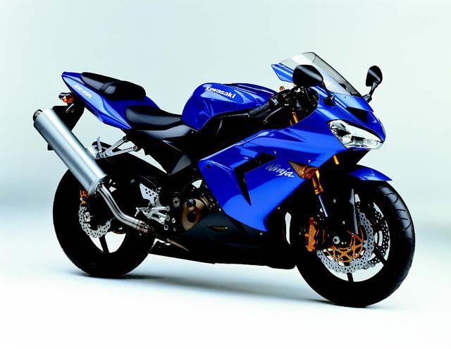 画像: ●水冷4ストDOHC4バルブ並列4気筒●998cc●175PS/11700rpm●11.7kg-m/9500rpm●170kg●120/70ZR17・190/50ZR17●輸出車