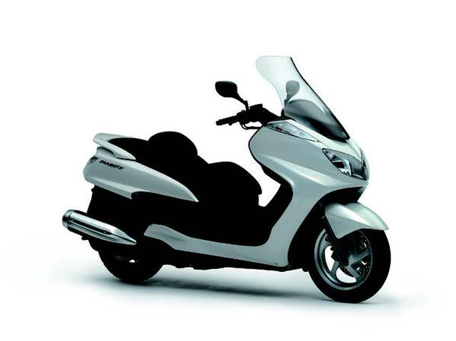 画像: ●水冷4ストDOHC4バルブ単気筒●249cc●24PS/7500rpm●2.5kg-m/6500rpm●194kg●120/80-14・150/70-13●61万8450円