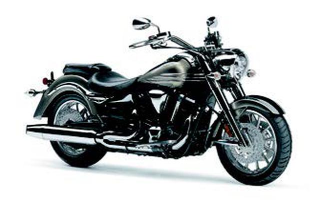 画像: ●空冷4ストOHV4バルブV型2気筒●1854cc●90PS/4750rpm●15.8kg-m/2500rpm●329kg●130/70R18・190/60R17●輸出車