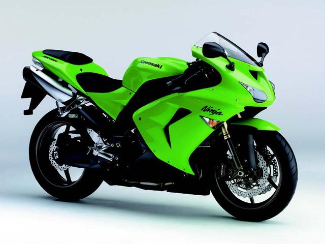画像: ●水冷4ストDOHC4バルブ並列4気筒●998cc●175PS/11700rpm●11.7kg-m/9500rpm●175kg●120/70ZR17・190/55ZR17●輸出車
