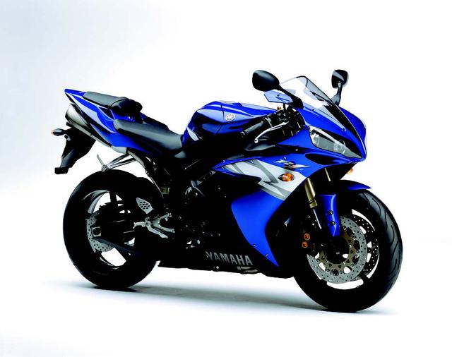 画像: ●水冷4ストDOCH5バルブ並列4気筒●998cc●172PS/12500rpm●10.6kg-m/10500rpm●172kg●120/70ZR17・190/50ZR17●輸出車