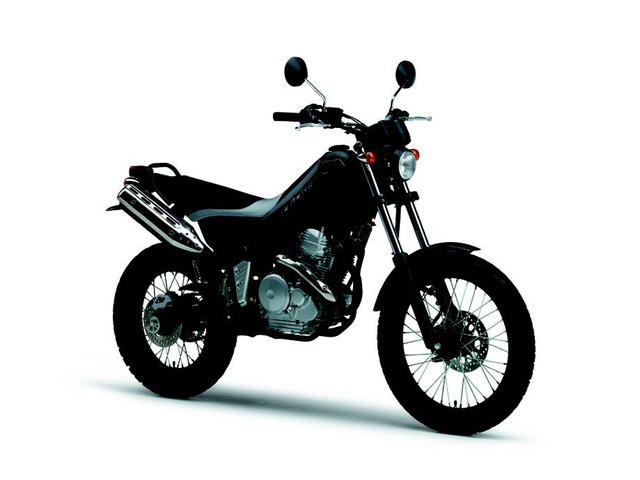 画像: ●空冷4ストOHC2バルブ単気筒●249cc●21PS/7500rpm●2.14kg-m/6500rpm●111kg●795mm●80/100-19・120/90-16●42万1050円