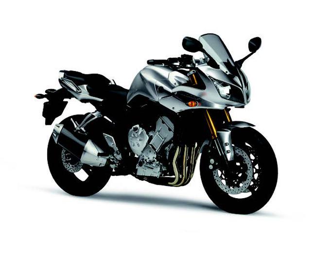 画像: ●水冷4ストDOHC5バルブ並列4気筒●998cc●150PS/10000rpm●10.8kg-m/8000rpm●199kg●120/70ZR17・190/50ZR17●輸出車