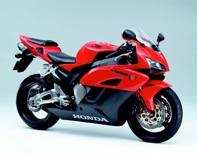 画像: ●水冷4ストDOHC4バルブ並列4気筒●998cc●94PS/10000rpm●8.6kg-m/6000rpm●181kg(乾)●120/70ZR17・190/50ZR17●120万7500円