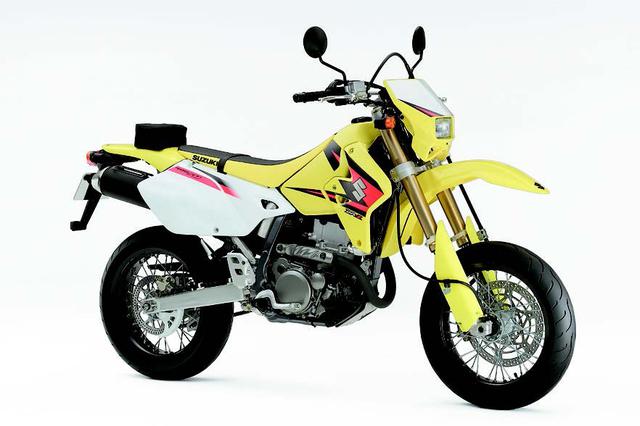 画像: ●水冷4ストDOHC4バルブ単気筒●398cc●40PS/7500rpm●4.0kg-m/6500rpm●133kg●870mm●120/70R17・140/70R17●73万2900円