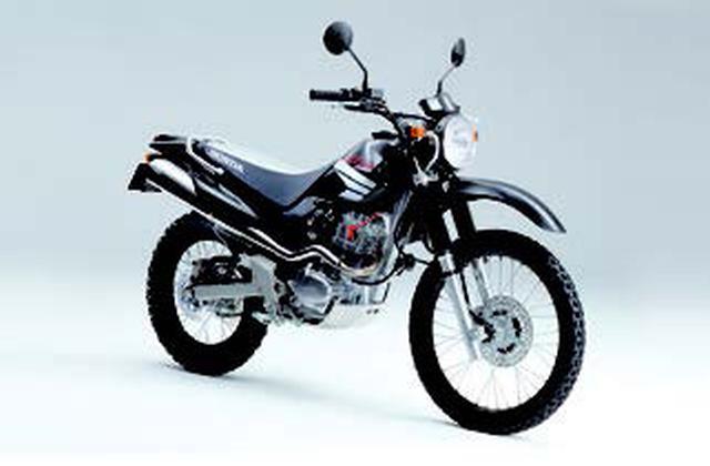 画像: ●空冷4ストOHC2バルブ単気筒●223cc●20PS/7500rpm●2.1kg-m/6000rpm●116kg●2.75-21・120/80-18●38万9000円