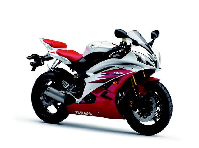 画像: ●水冷4ストDOHC4バルブ並列4気筒●600cc●127PS/14500rpm●6.73kg-m/12000rpm●161kg●120/60ZR17・180/55ZR17●輸出車