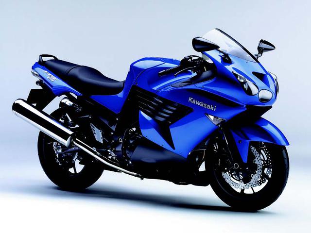 画像: ●水冷4ストDOHC4バルブ並列4気筒●1352cc●190PS/9500rpm●15.7kg-m/7500rpm●215kg●800mm●120/70ZR17・190/50ZR17●輸出車